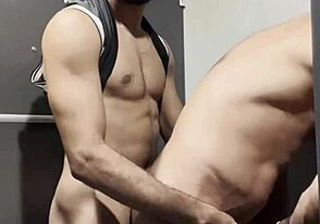Muscular hunk gets hardcore anal